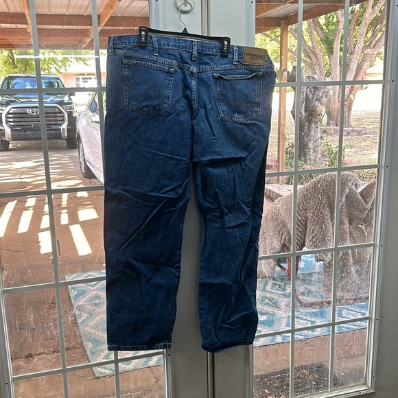 Men’s Jeans 46x32 Wrangler Relaxed Fit. Never worn. - Picture 2 of 3